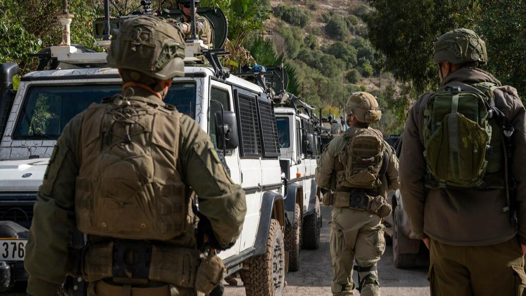 IDF forces near Lebanese army troops (Photo: IDF) חטיבה 769 איתרה והשמידה מצבור אמצעי לחימה במרחב הסלוקי