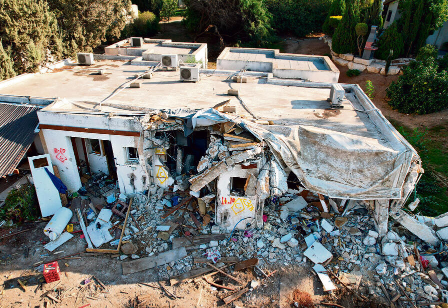 “זו לא אדמה פוריה". החורבן בכפר עזה צילום: גדי קבלו yk14207352