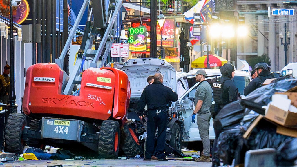 Aftermath of New Year's ramming attack in New Orleans that killed 15 (Photo: Matthew Hinton/ AFP) ארה"ב ניו אורלינס פיגוע דריסה ו ירי