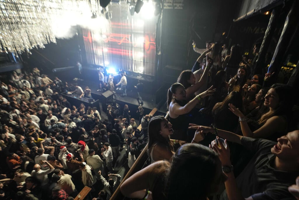 New Year's party in Tel Aviv (Photo: AP /Matias Delacroix) חגיגת חצות בתל אביב