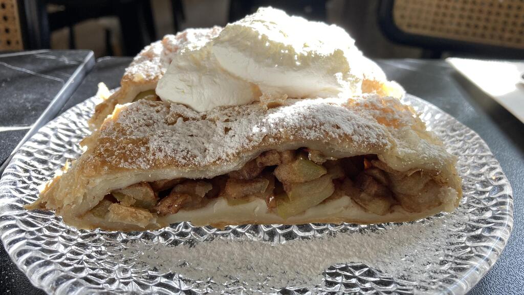 Erna's strudel (Photo: Buzzy Gordon) Photo: Buzzy Gordon