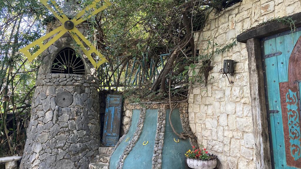 El Mona Garden (Photo: Buzzy Gordon) Photo: Buzzy Gordon