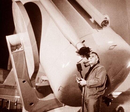 Despite his fame, Hubble never abandoned hands-on scientific work. Edwin Hubble at the telescope on Mount Wilson (Photo: Science Photo Library) Despite his fame, Hubble never abandoned hands-on scientific work. Edwin Hubble at the telescope on Mount Wilson