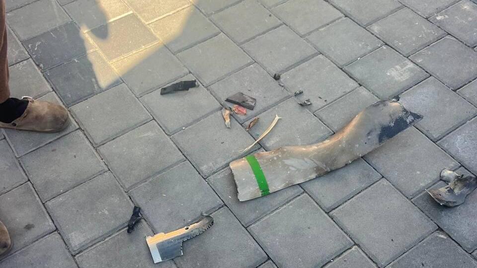 רסיסים בשדרות (צילום: עיריית שדרות) שברי רקטה שנפלו בשדרות