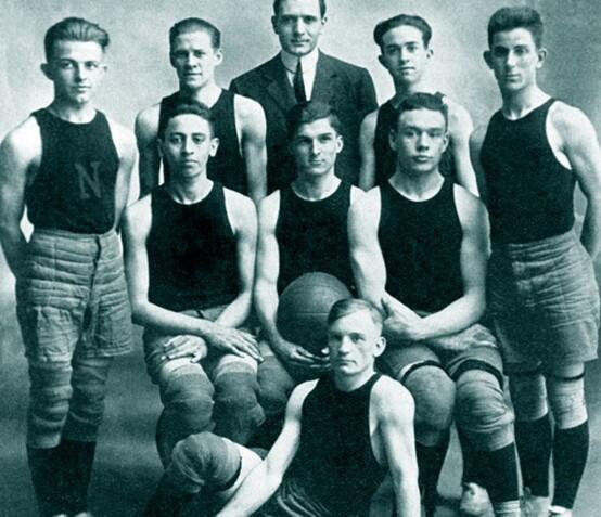 An outstanding athlete. Hubble as the coach of a high school basketball team in Kentucky, 1914 (Photo: Science Photo Library) An outstanding athlete. Hubble as the coach of a high school basketball team in Kentucky, 1914