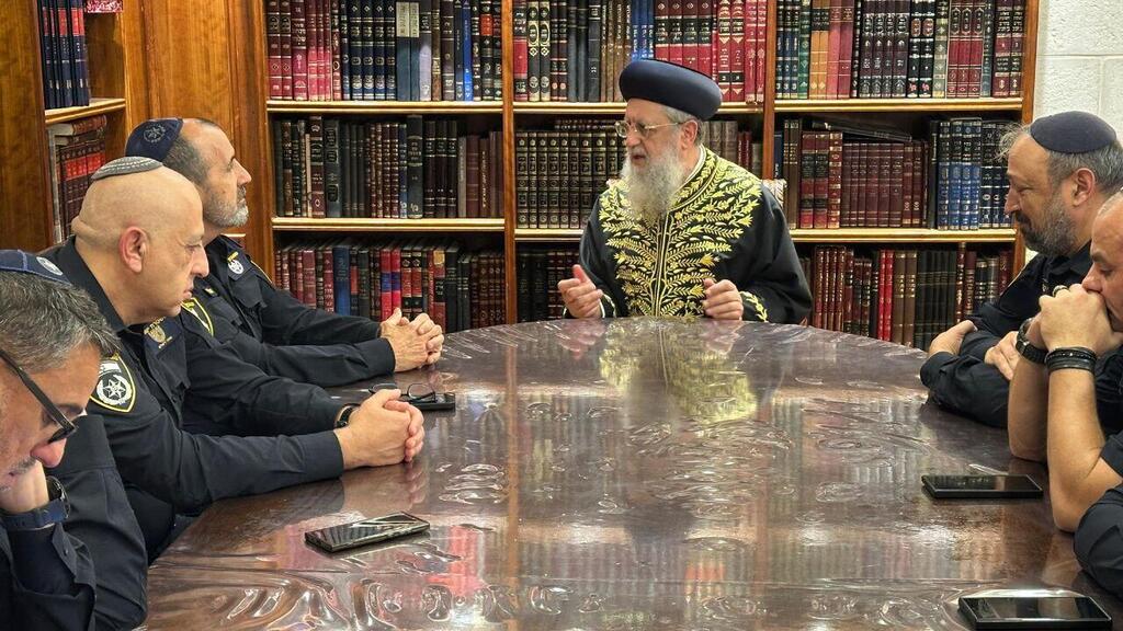 Israel's Chief Rabbi David Yosef with Israel Police (Photo: Yisrael Ginsberg) הרב דוד יוסף עם מפכ"ל המשטרה