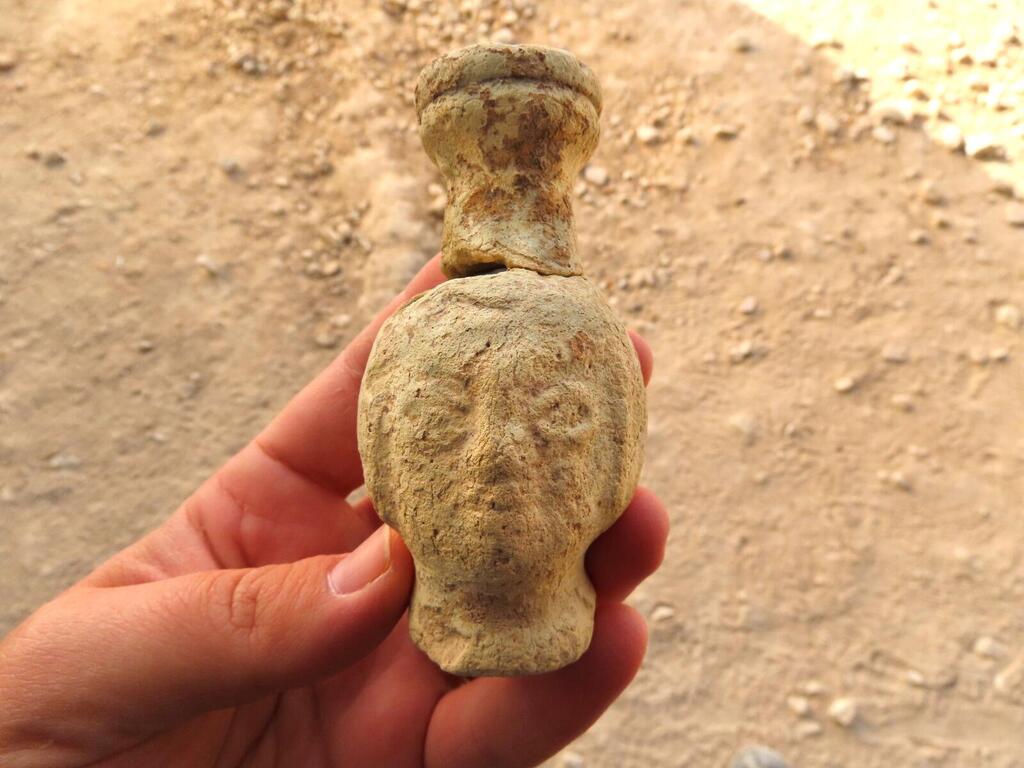 אחד הפריטים שנמצאו במקום