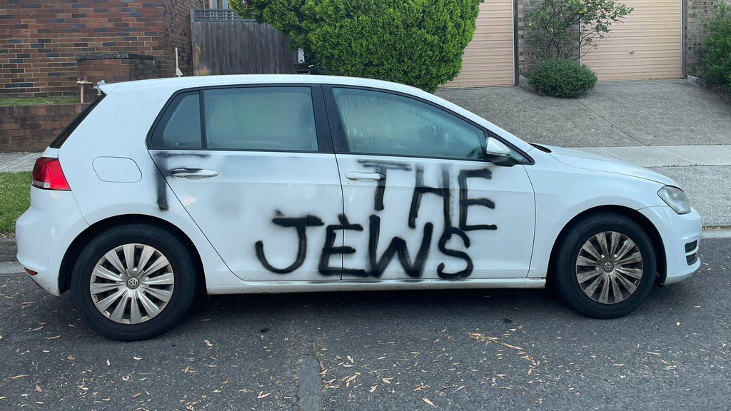 Antisemitic graffito in Australia (Photo: via social media) הכתובת שרוססה על הרכב