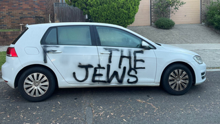 הכתובת שרוססה על הרכב