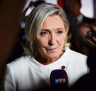 נעטפה בממלכתיות. לה פן הבת | צילום: EPA, CHRISTOPHE PETIT TESSON yk13991976