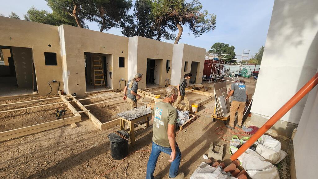 המתנדבים מרגישים חלק מהזיכרון הלאומי (צילום באדיבות "אחים ואחיות לנשק") שיקום שכונה, כפר עזה