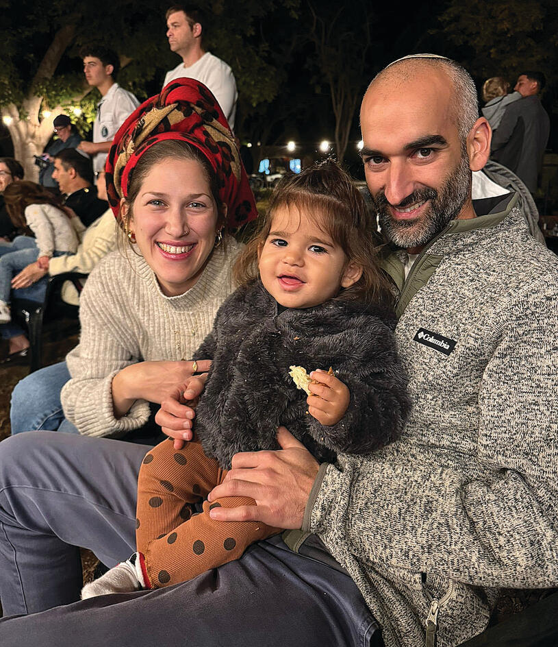 "הגשים כל חלום שהיה לי". אלעד ז"ל עם אשתו טל ובנו עומר | צילום: באדיבות המשפחה yk14217173