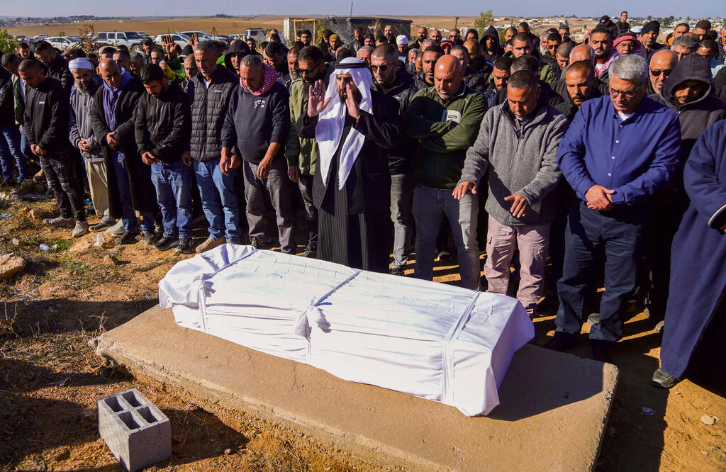 ההלוויה ברהט, אתמול | צילום: Mahmoud Illean , אי־פי yk14218639