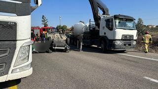 זירת תאונת הדרכים שאירעה סמוך לניר עם - בה נהרגה אישה בת 59