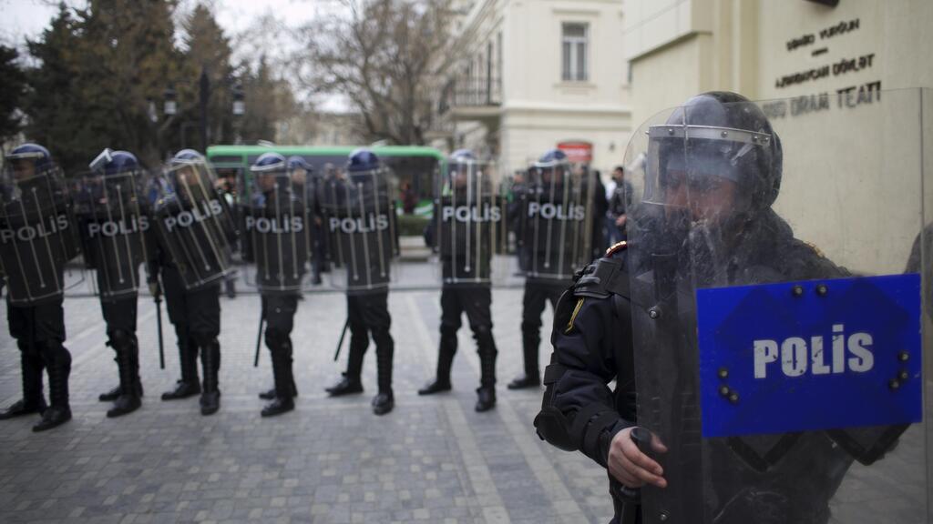 Azerbaijan’s State Security Service (Photo: Ilkin Huseynov, AP) כוחות משטרה בבאקו, בירת אזרבייג'ן