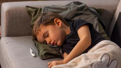 ילד חולה שפעת