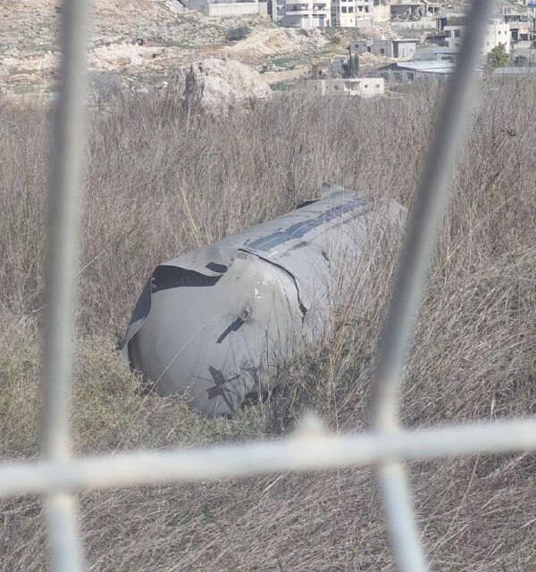 שברי היירוט בשטח הפלסטיני סמוך לביתר עילית שברי יירוט הטיל החות'י בביתר עילית