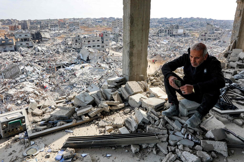Gazans return to find destruction (Photo: Omar Al-Qattaa / AFP) פליטים חוזרים להרס וחורבן ב ג'באליה צפון רצועת עזה אחרי הפסקת אש