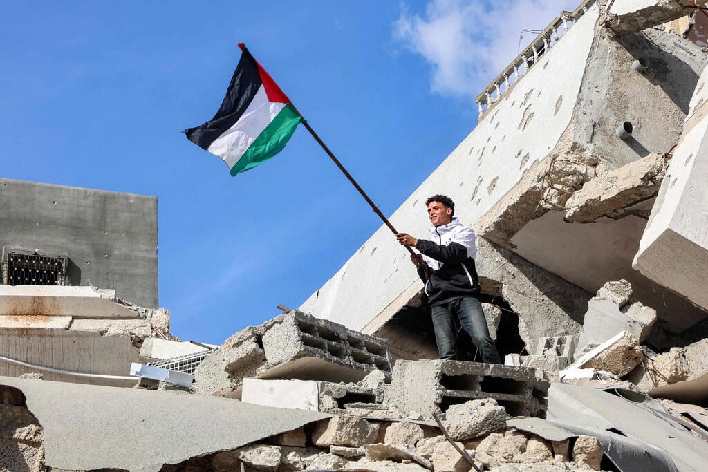Gazans return to find destruction (Photo: Omar Al-Qattaa / AFP) פליטים חוזרים להרס וחורבן ב ג'באליה צפון רצועת עזה אחרי הפסקת אש