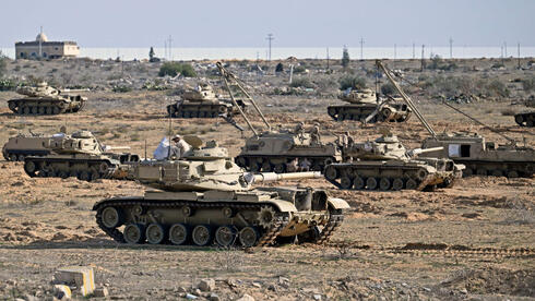 Israeli residents alarmed as Egyptian army plans live-fire drills near border