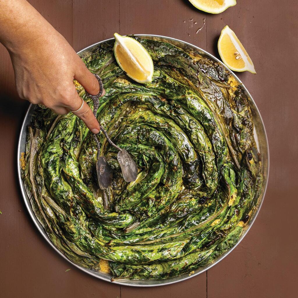 שבלול מנגולד ממולא בבורגול (צילום: שרית גופן, סגנון: עמית דונסקוי) שבלול מנגולד ממולא בבורגול