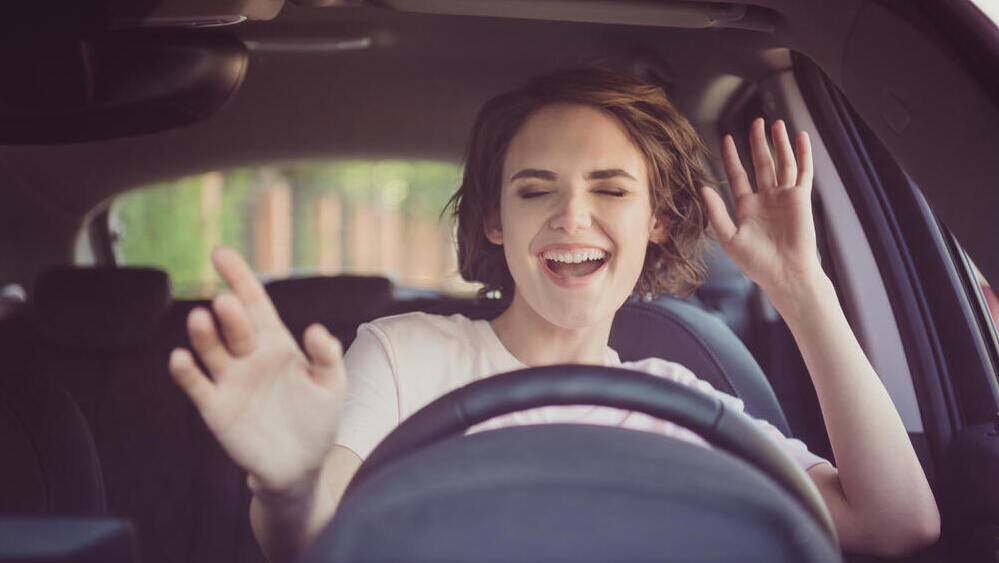 מוזיקה קצבית יכולה לעורר את המוח (צילום: shutterstock) נהיגה