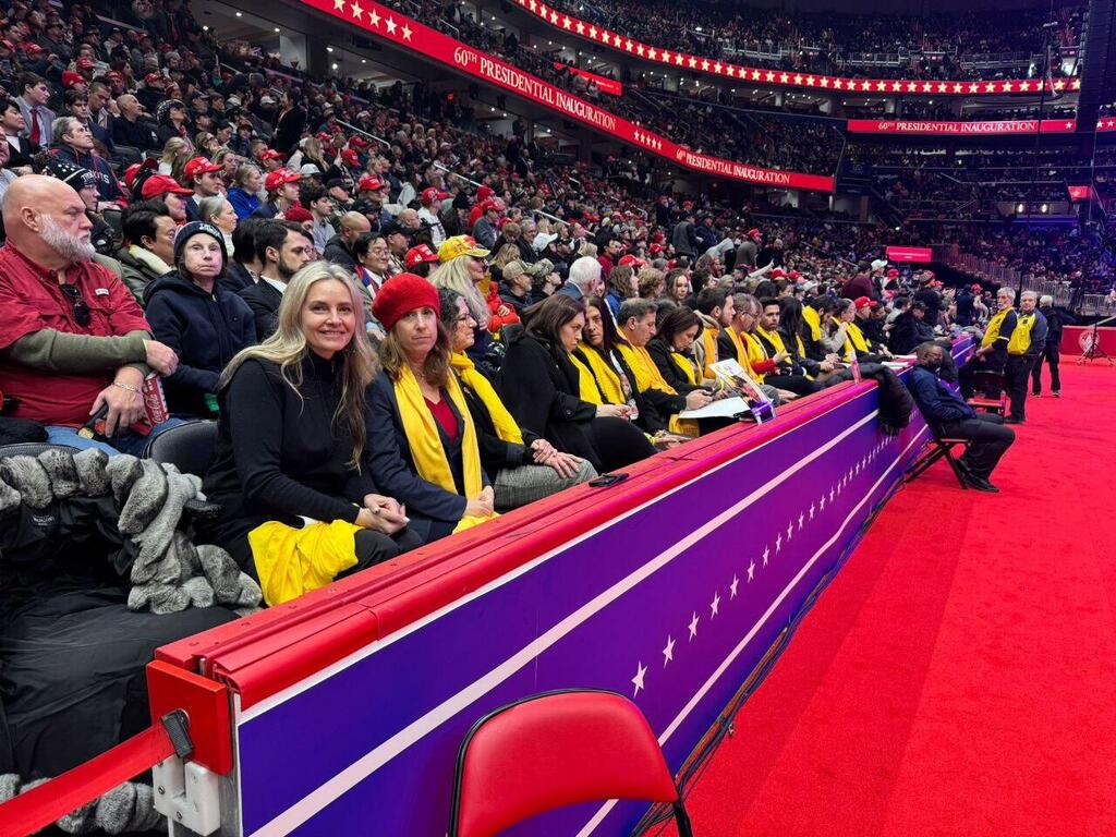 משפחות חטופים בהשבעה של טראמפ