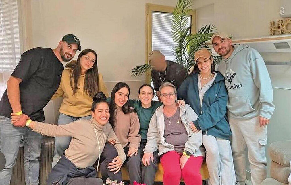 הלב שלם. משפחת דמארי בבית החולים yk14230635