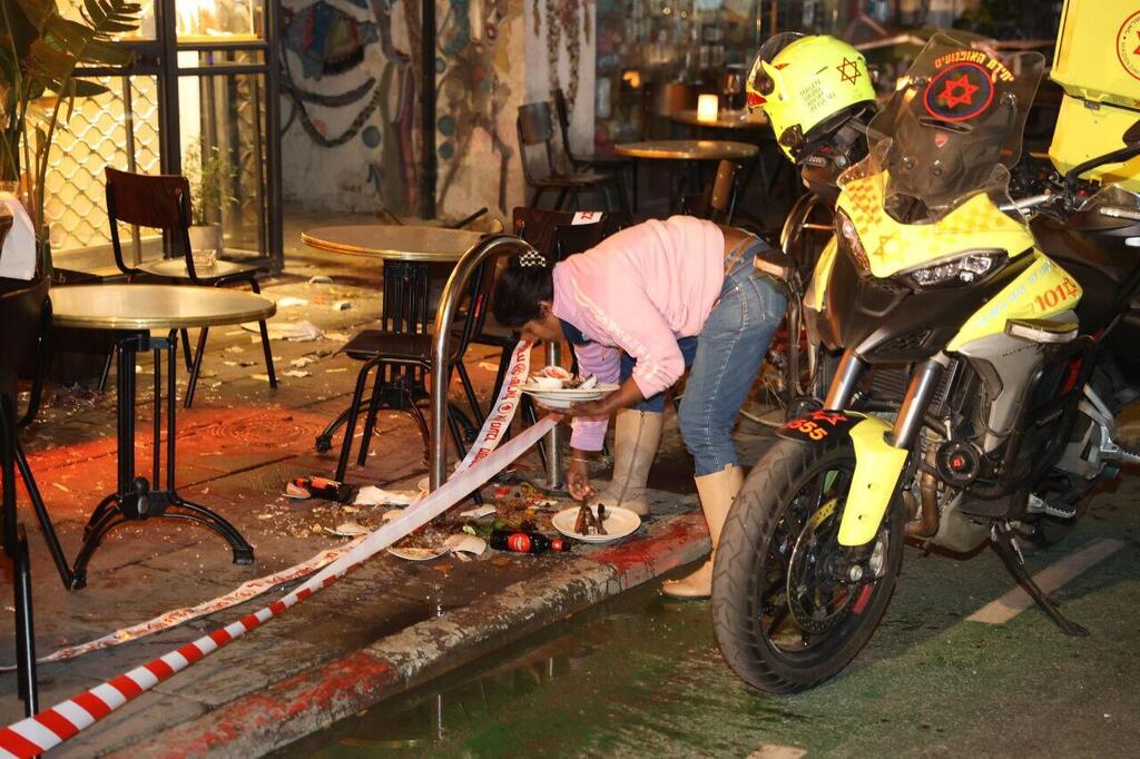 הזירה בה התרחש פיגוע הדקירה בנחלת בנימין (צילום: מוטי קמחי) הזירה בה התרחש פיגוע הדקירה בנחלת בנימין