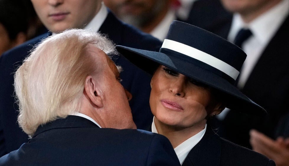 מעוד זווית - היינו חייבים (צילום: Julia Demaree Nikhinson - Pool/Getty Images) דונלד טראמפ מלניה טראמפ