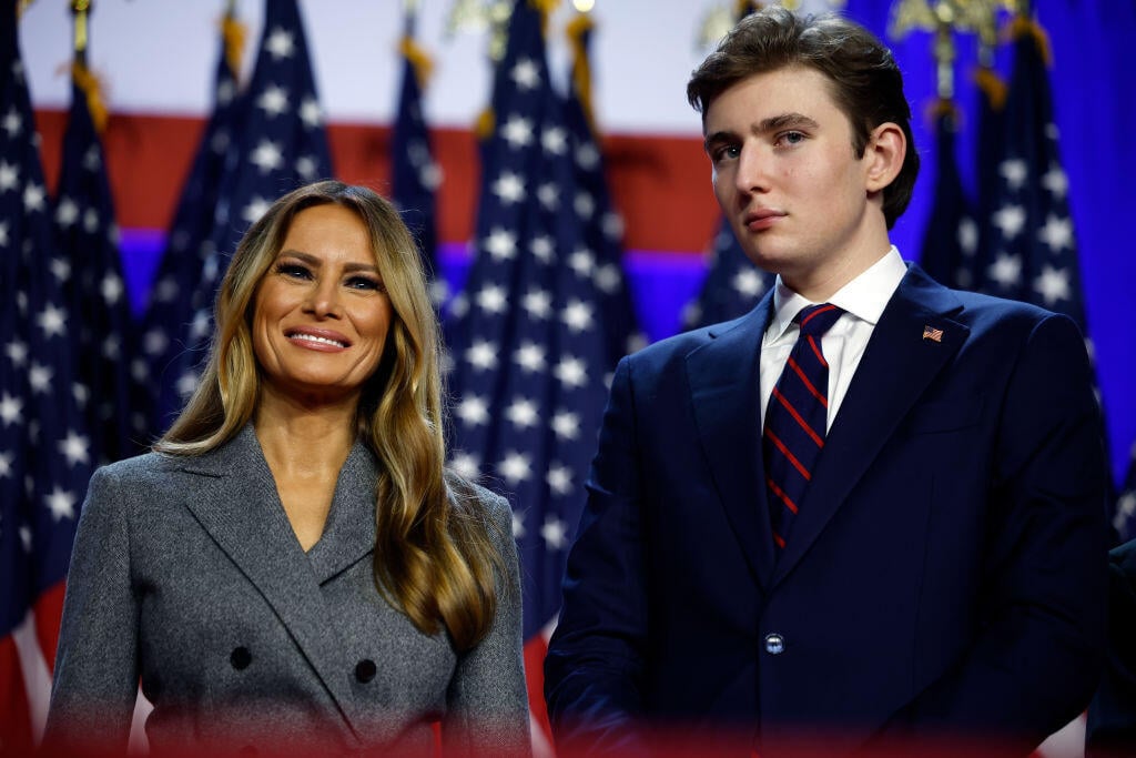 A sharp, warm young man and his mother (Photo: Chip Somodevilla/Getty Images) בארון טראמפ
