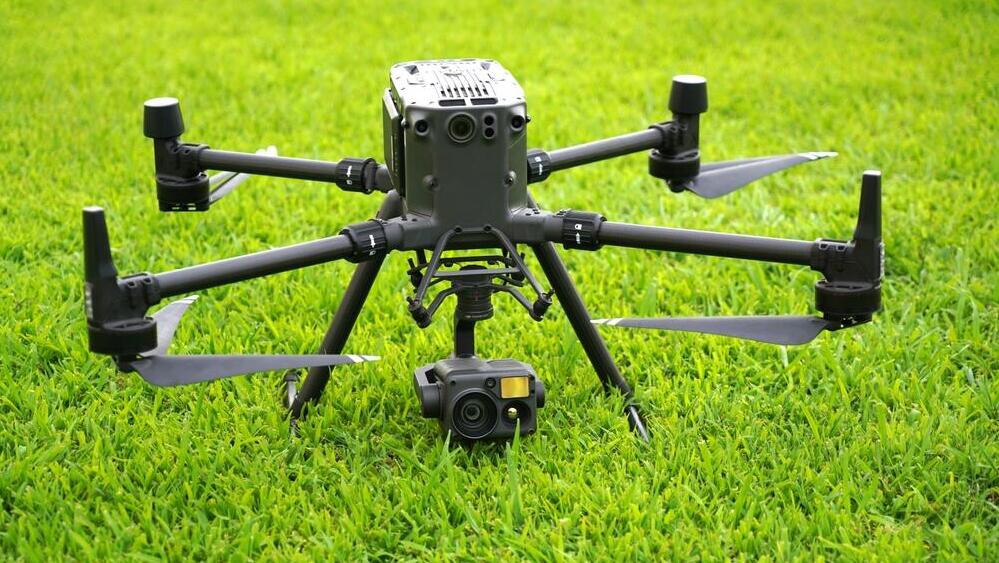 רחפן מבית DJI. ישראל משתמשת, אבל רק אחרי שנעקרה יכולת השידור המובנית שלהם (צילום: Shutterstock) רחפן מבית DJI