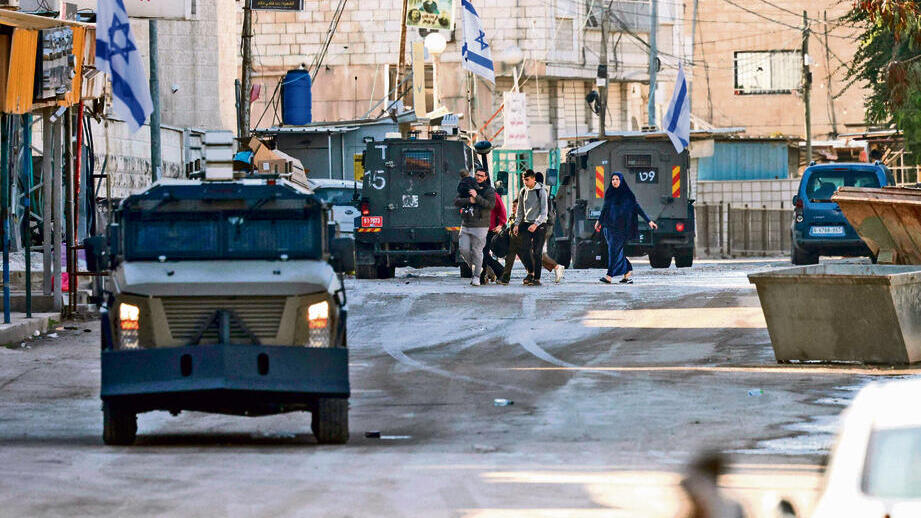 כוחות צה"ל בג'נין, אתמול (צילום: איי־אפ־פי, Jaafar Ashtiyeh) yk14235239