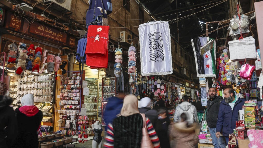 שוק בבירת סוריה דמשק (צילום: AP/Omar Sanadiki) AP_Syria_Battered_Economy_01693--8ebe8729454.jpg