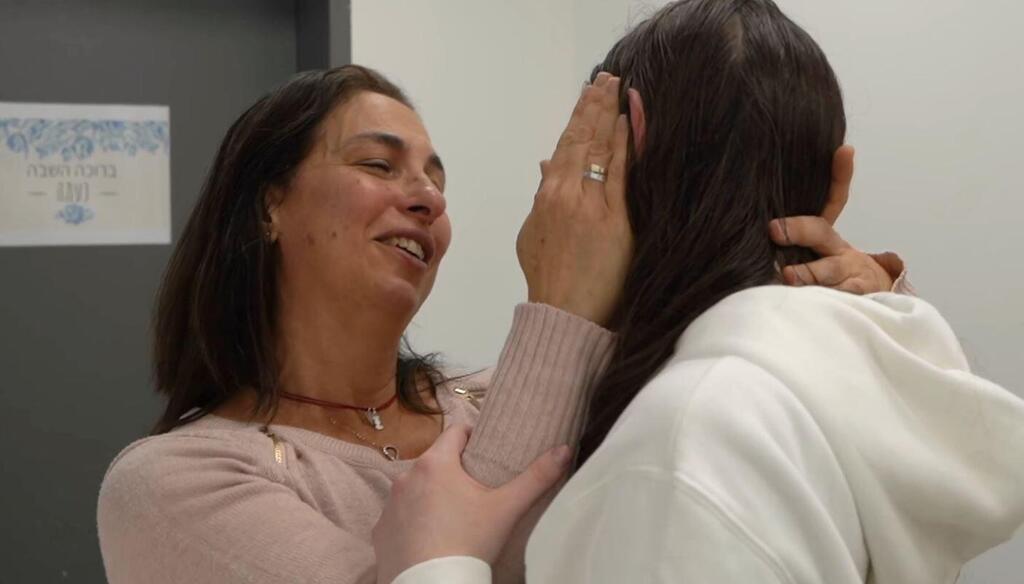 Naama Levy and her mother (צילום: לע"מ) נעמה לוי