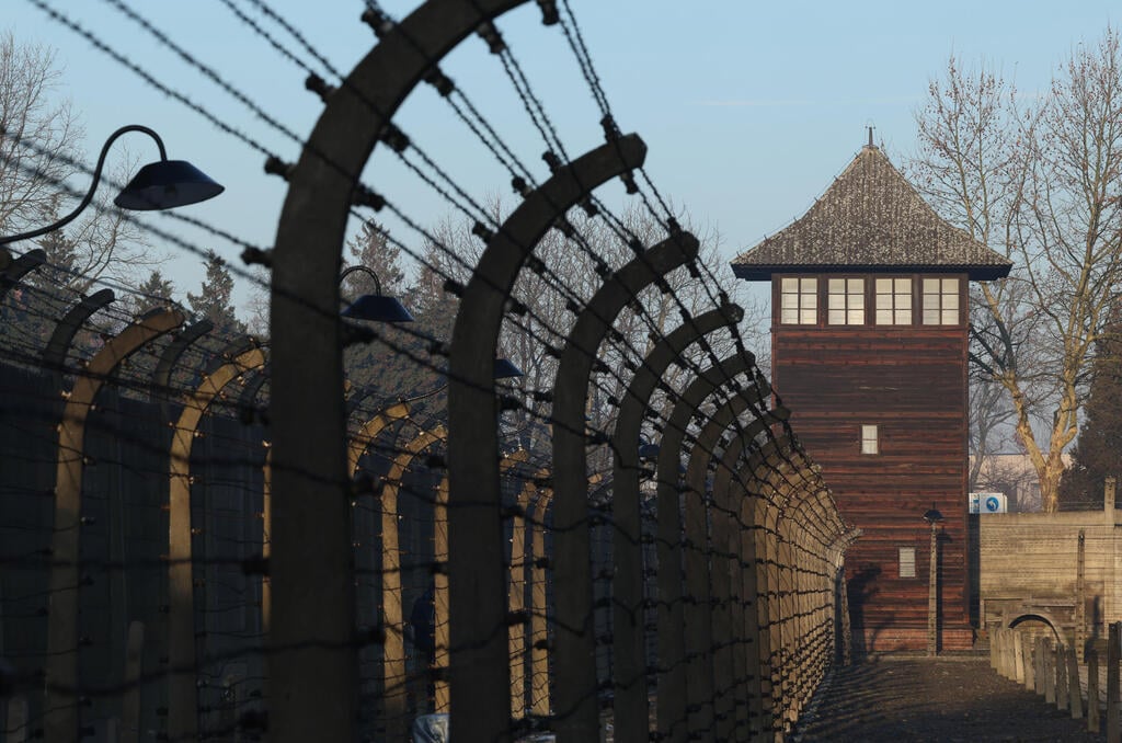 Guard tower - Auschwitz concentration camp (Photo: Sean Gallup / Getty Images) מגדל שמירה במחנה אושוויץ
