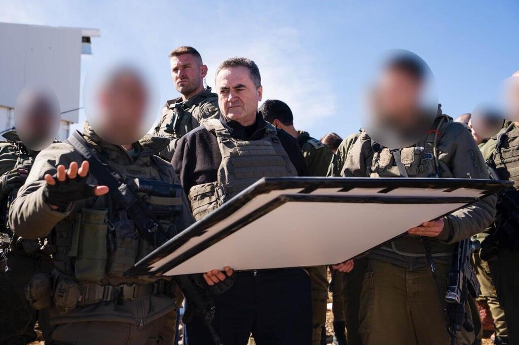 Defense Minister Israel Katz visiting troops on the Syrian Hermon (Photo: Ariel Hermoni/Defense Ministry) שר הביטחון ישראל כ"ץ בביקור והערכת מצב בשיא החרמון