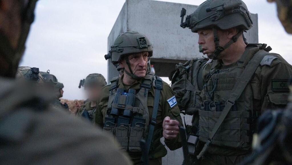IDF Chief of Staff Herzi Halevi visits Netzarim Corridor (Photo: IDF) הרמטכ״ל מבקר בציר נצרים