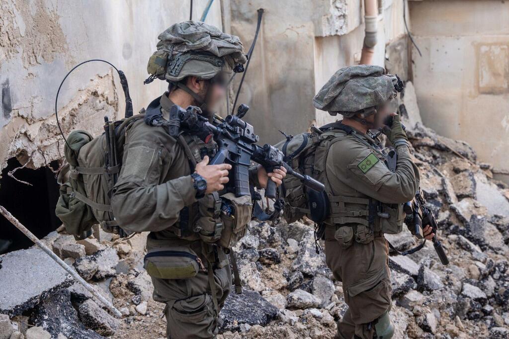 פשיטות ושיחות אזהרה. כוחות צה"ל במבצע בג'נין (צילום: דובר צה"ל) מחבל זורק מטען על כוחות צה"ל - ומחוסל מהאוויר