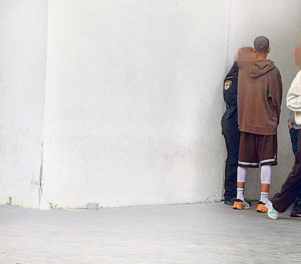 מאמן הכושר מחוץ לתחנת המשטרה, אתמול yk14242155