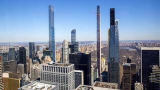 משמאל: סנטרל פארק טאואר