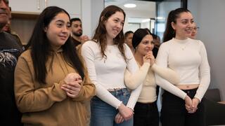 התצפיתניות צופות בשחרור של אגם ברגר מבילינסון