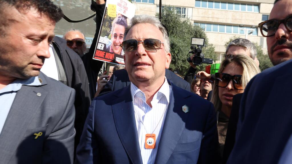 President Donald Trump's Mideast envoy Steve Witkoff at Hostages Square in Tel Aviv (Photo: Dana Koppel) סטיב וויטקוף בכיכר החטופים