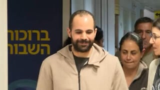 ירדן ביבס פוגש את משפחתו בשיבא
