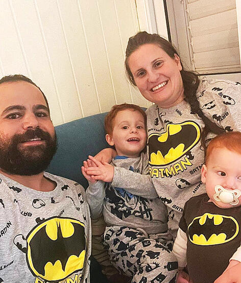 שלמים. משפחת ביבס ‑ ירדן, שירי, אריאל וכפיר ‑ בימים אחרים yk14244070