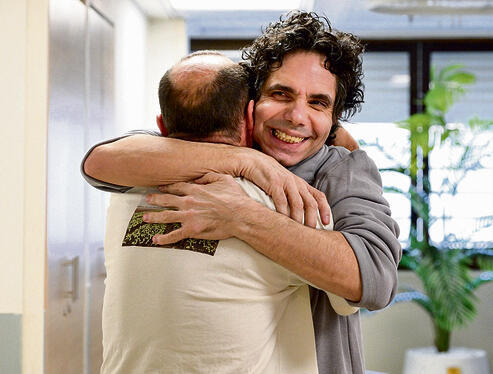 "סוף־סוף אתה בוכה". עופר וניסן קלדרון | צילום: מעיין טואף, לע"מ yk14244079