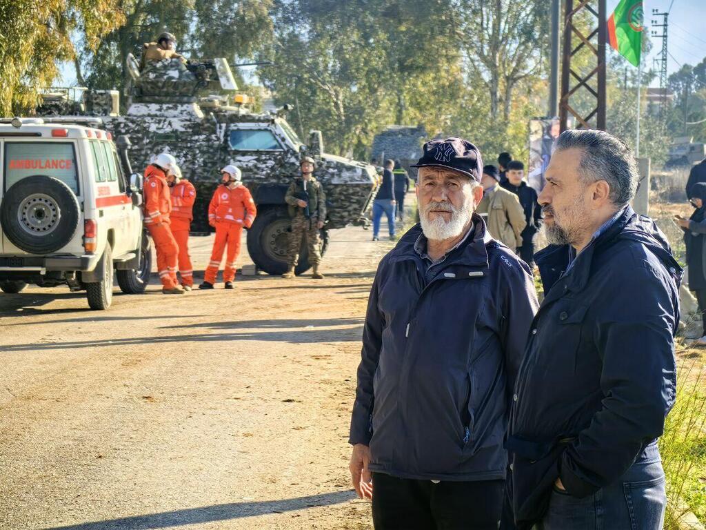 Meiss El Jabal תושבים לבנונים החלו להגיע לכניסות לשכונות המערביות של הכפרים מיס אל-ג'בל וחולא