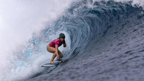 Israeli surfer Anat Lelior stuns world No. 1, finishes second at Tahiti ...