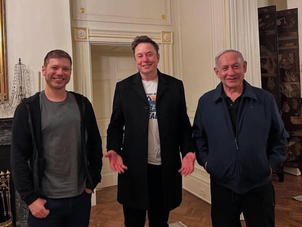 בנימין נתניהו ויאיר נתניהו יחד עם אילון מאסק בבית הלבן