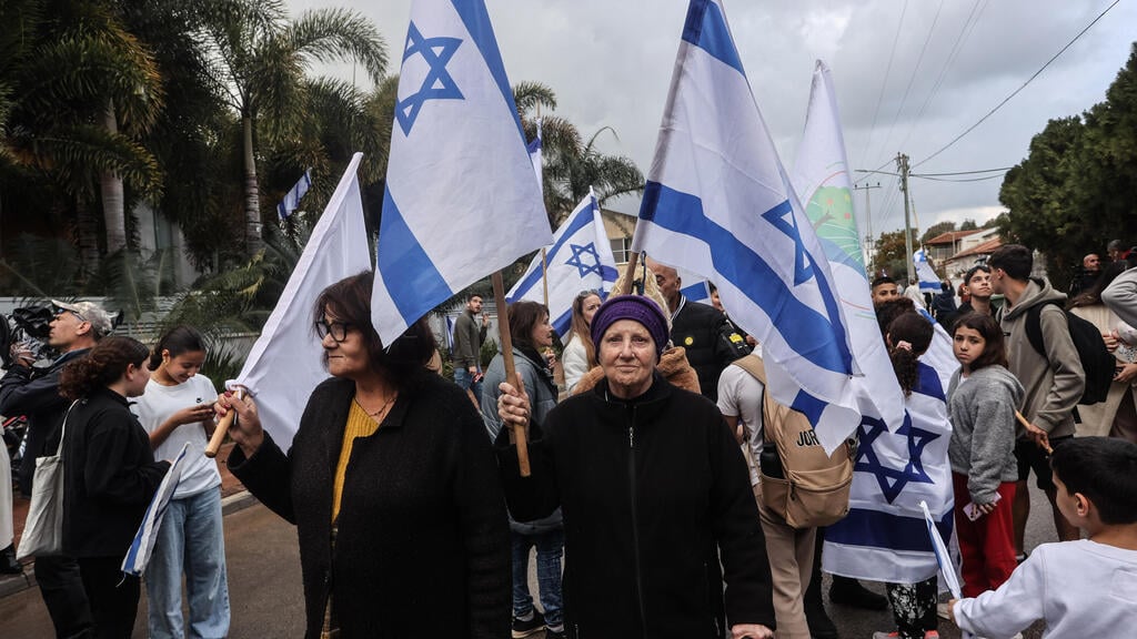 קבלת הפנים ללירי במושב ירחיב (צילום: גיל נחושתן) לירי אלבג חוזרת לביתה במושב ירחיב